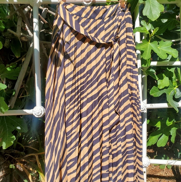 Topshop Zebra Printed Pleated Skirt - Picture 2 of 4